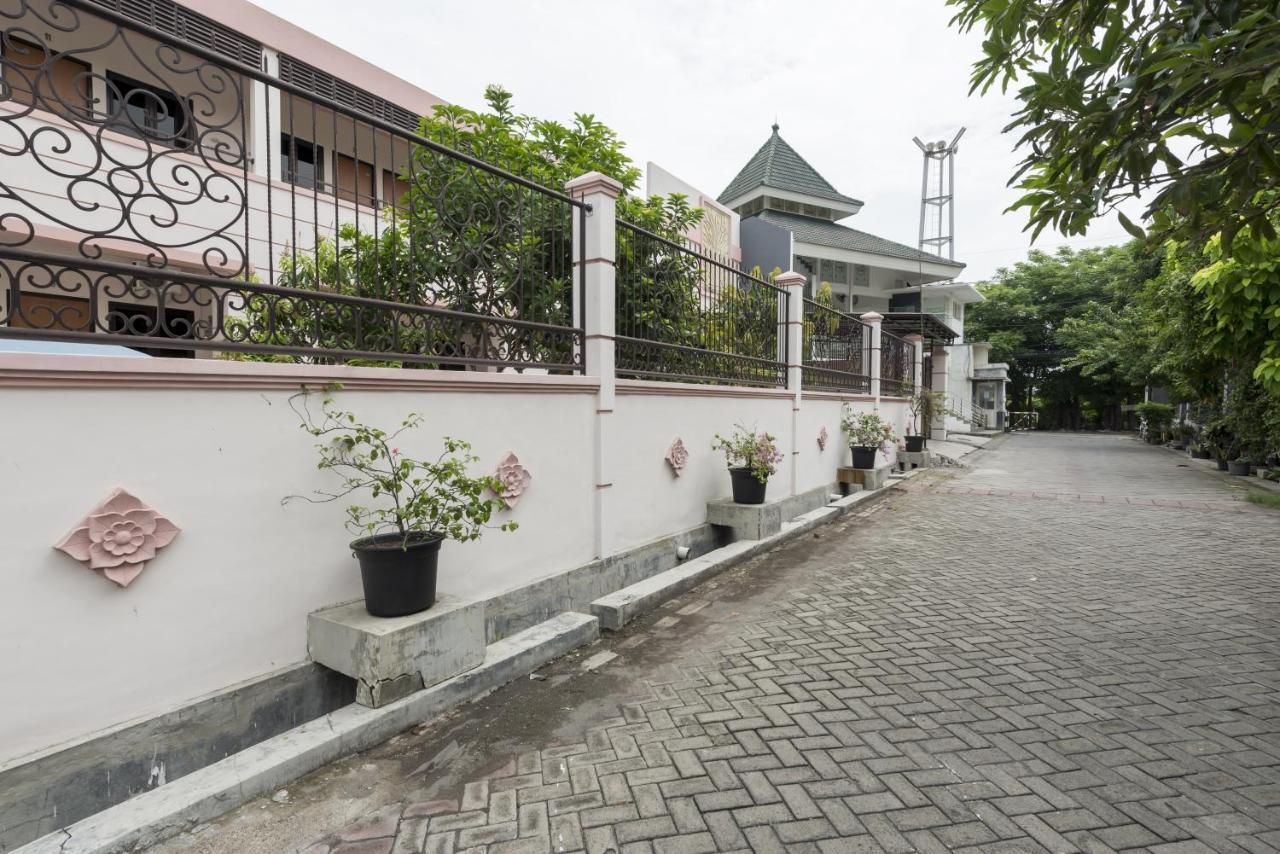 Hotel Koolkost Syariah Near Upn Veteran à Medokanayu Extérieur photo